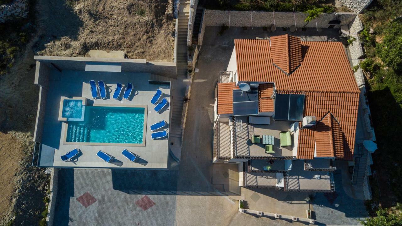 Apartments Pusic โอมิช ภายนอก รูปภาพ