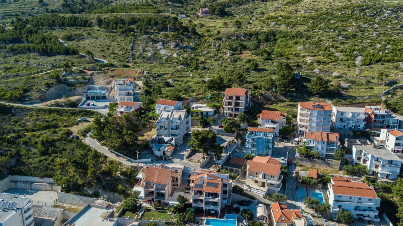 Apartments Pusic โอมิช ภายนอก รูปภาพ