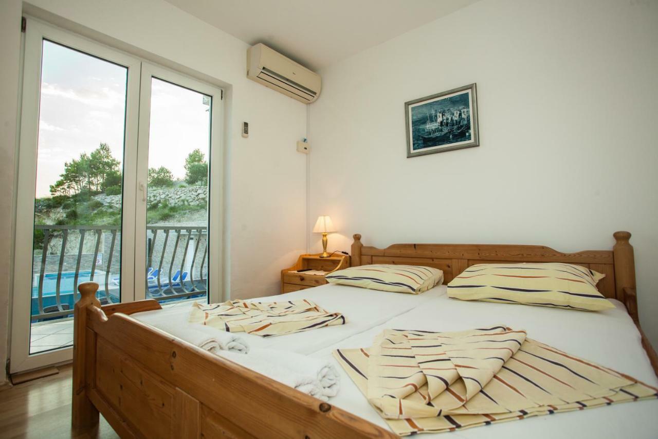 Apartments Pusic โอมิช ภายนอก รูปภาพ