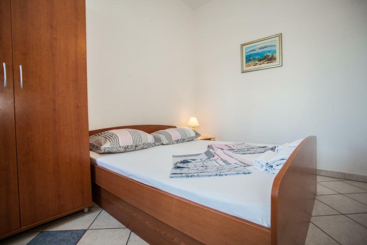Apartments Pusic โอมิช ภายนอก รูปภาพ