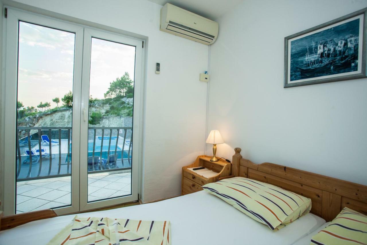Apartments Pusic โอมิช ภายนอก รูปภาพ