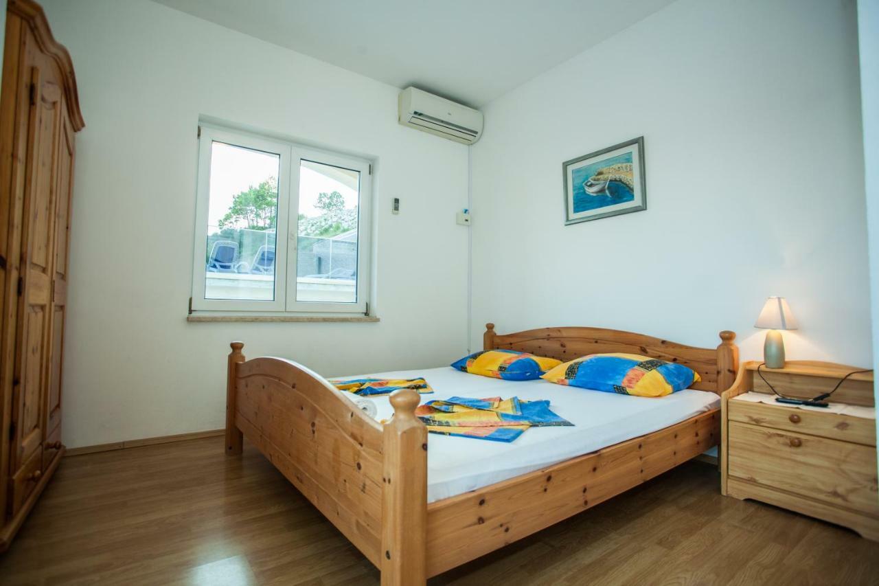 Apartments Pusic โอมิช ภายนอก รูปภาพ