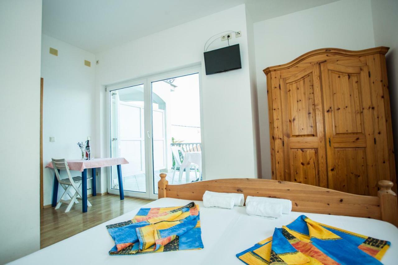Apartments Pusic โอมิช ภายนอก รูปภาพ
