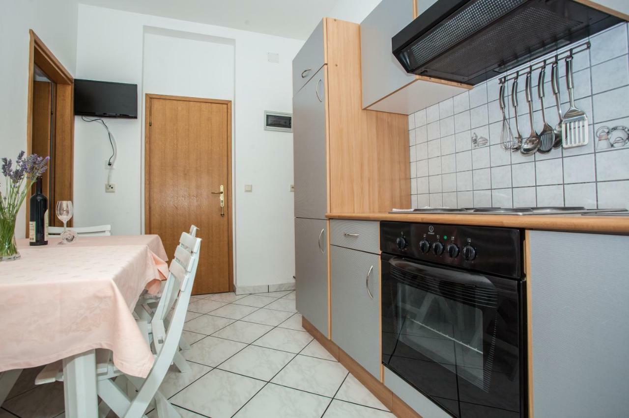 Apartments Pusic โอมิช ภายนอก รูปภาพ