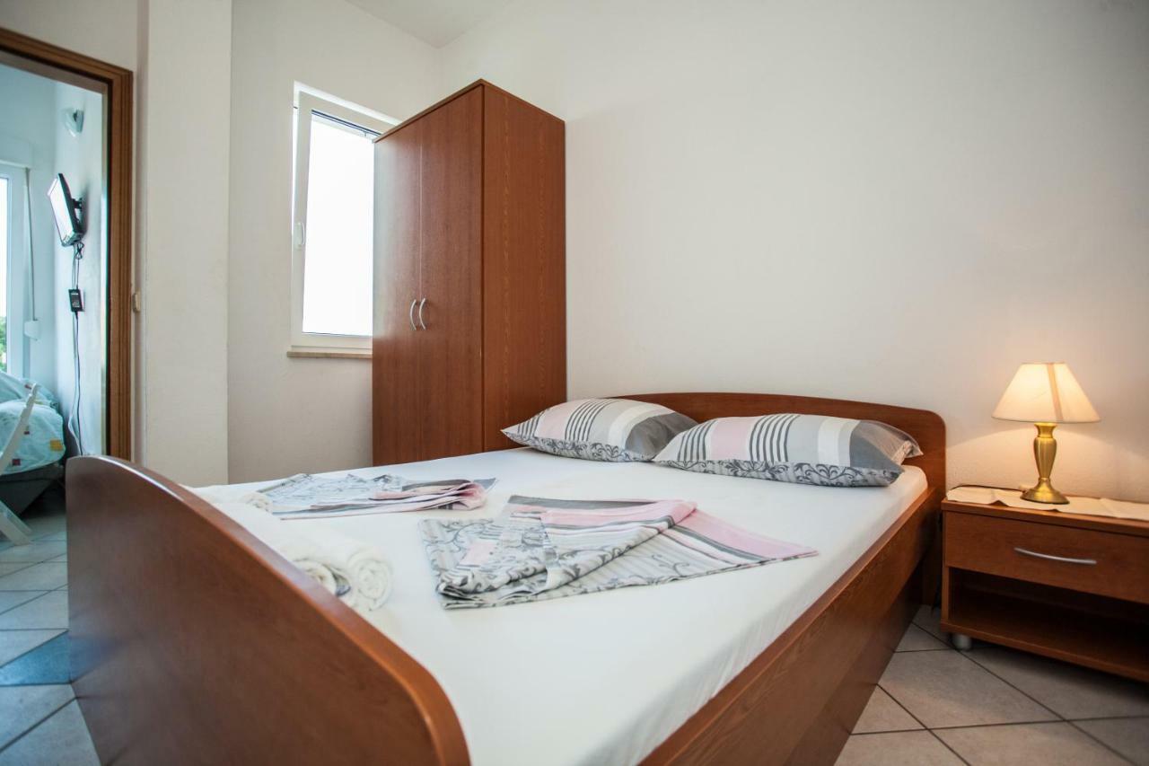 Apartments Pusic โอมิช ภายนอก รูปภาพ