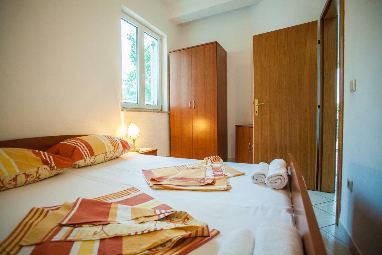 Apartments Pusic โอมิช ภายนอก รูปภาพ