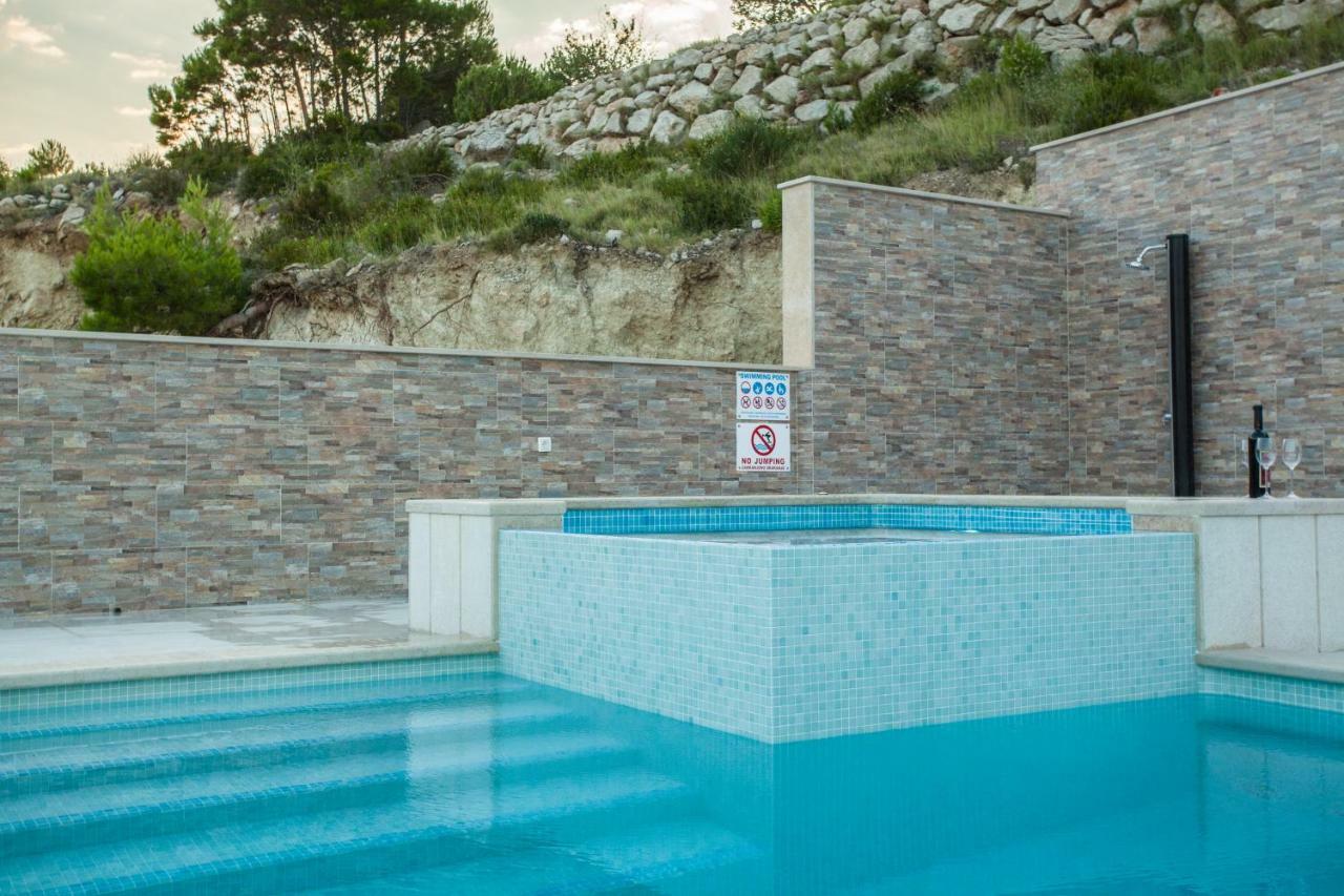 Apartments Pusic โอมิช ภายนอก รูปภาพ