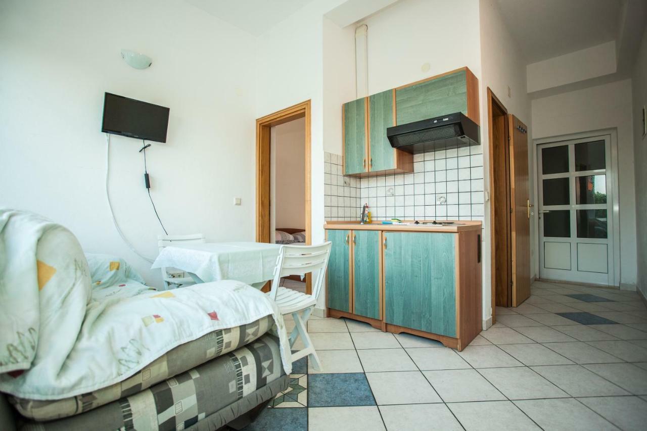 Apartments Pusic โอมิช ภายนอก รูปภาพ