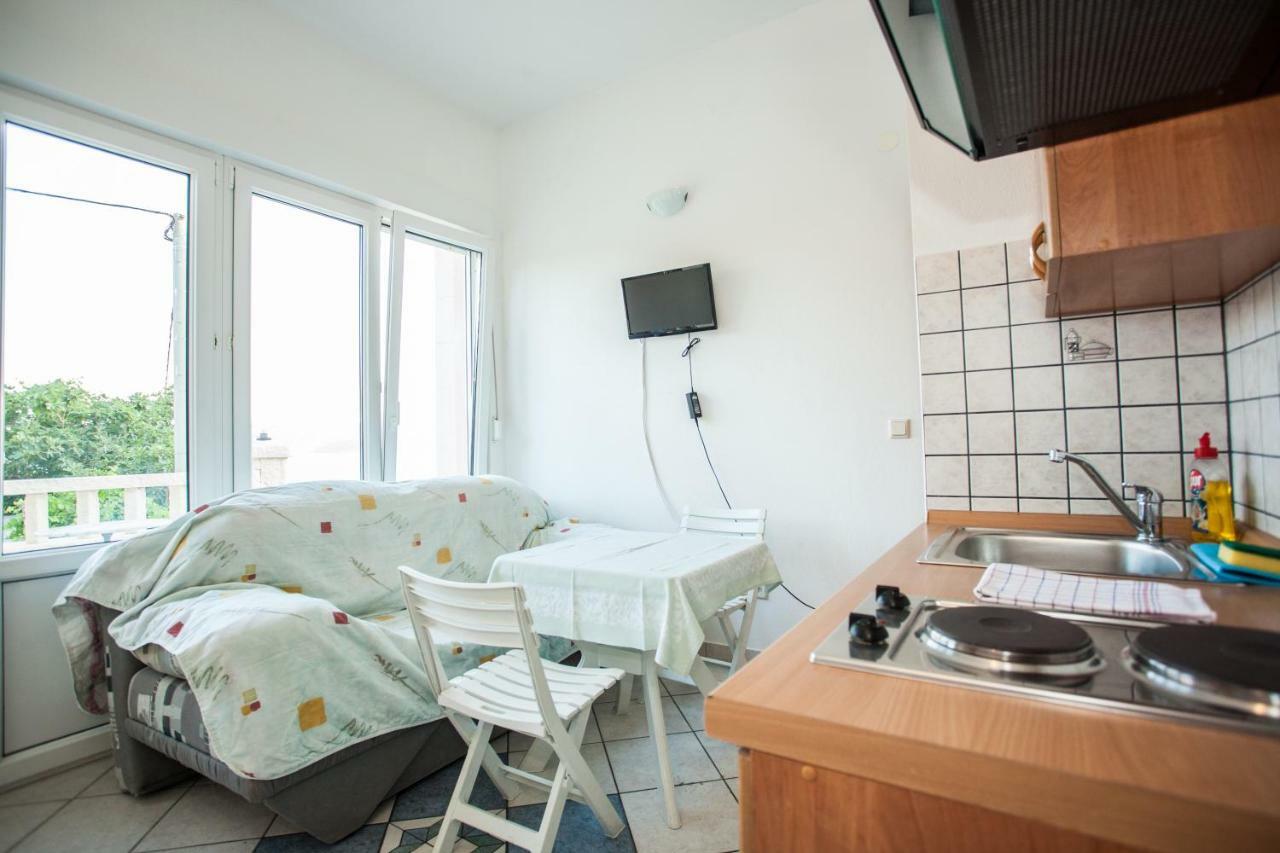 Apartments Pusic โอมิช ภายนอก รูปภาพ