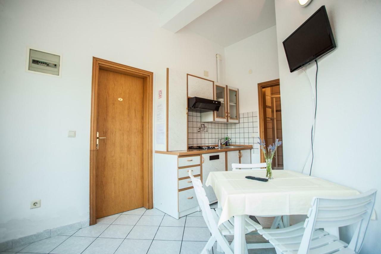 Apartments Pusic โอมิช ภายนอก รูปภาพ